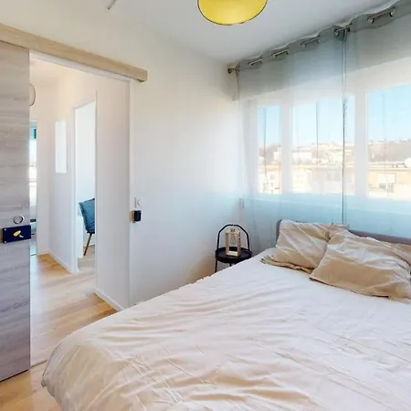 Grand F5 Avec Balcon & Parking - Proche Gare & Universite * Le Havre